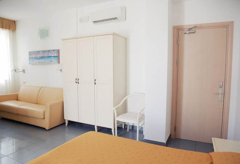 חדר סטנדרט לארבעה, Marechiaro