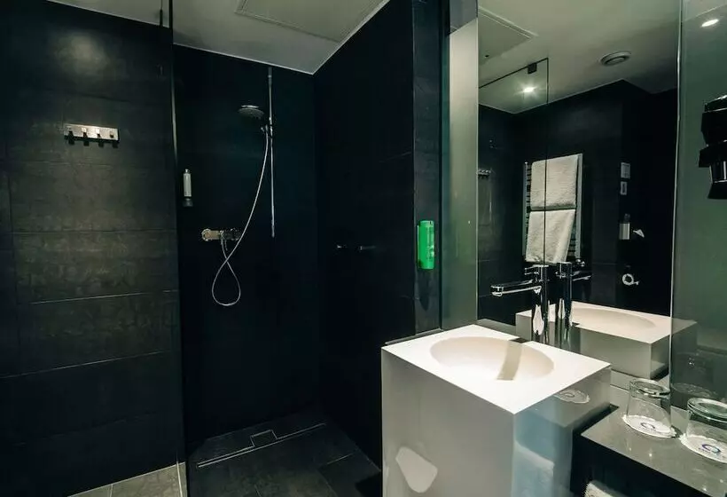 اتاق استاندارد یک نفره, Q Hotel Grand Cru Gdańsk