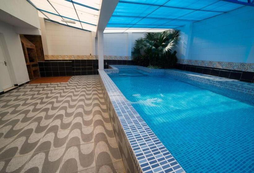 بانگلوی استاندارد, Regina Resort & Convenciones