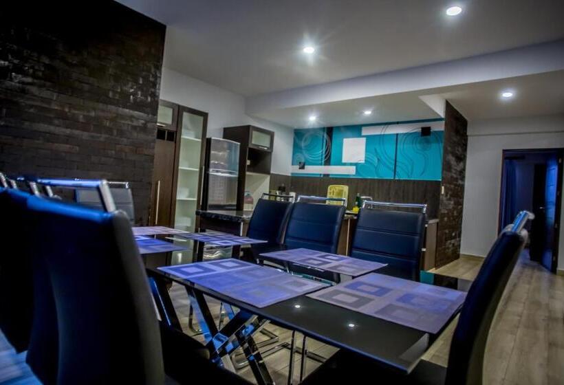 بانگلوی سوپریور, Regina Resort & Convenciones