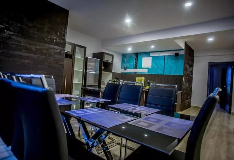 بانگلوی سوپریور, Regina Resort & Convenciones