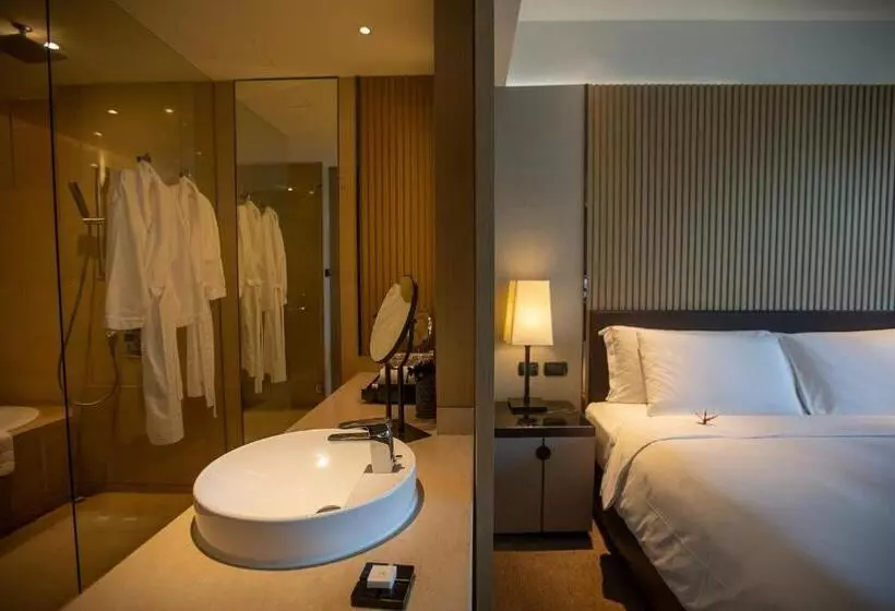 Club Room King Bed, The Okura Prestige Bangkok