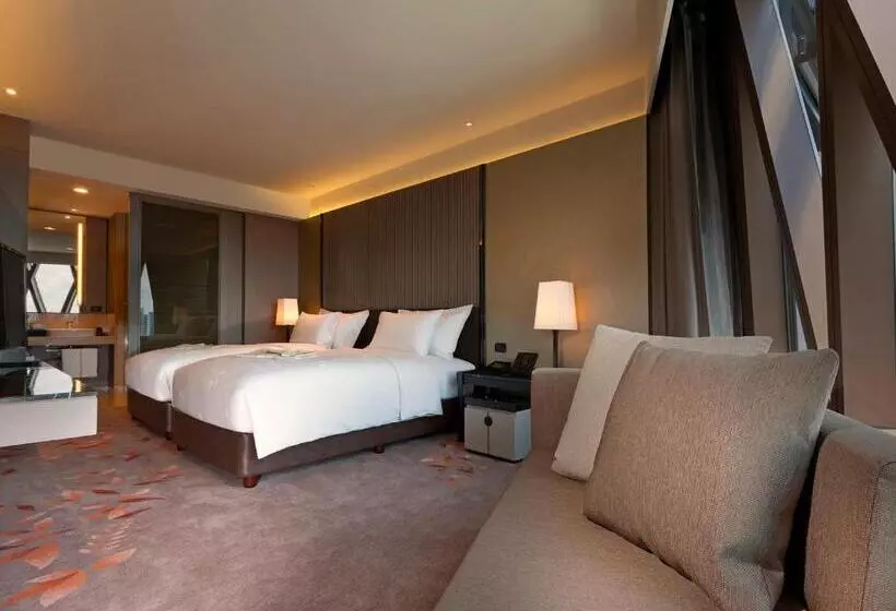 سوییت لوکس, The Okura Prestige Bangkok