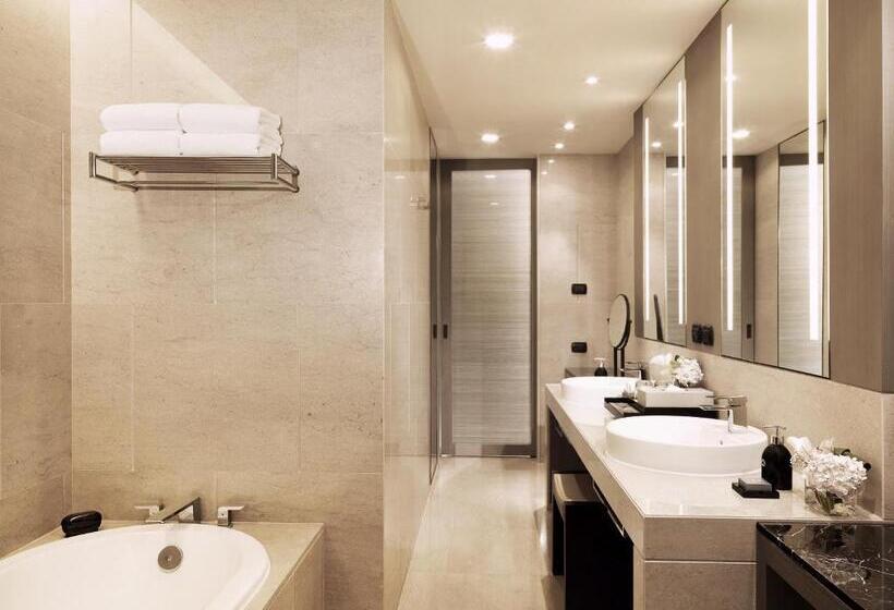 سوییت لوکس, The Okura Prestige Bangkok