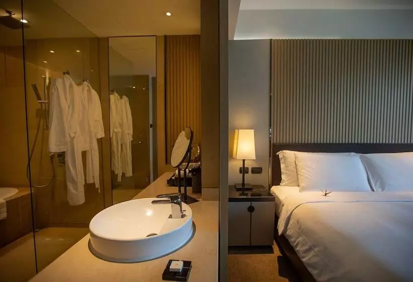 Club Room King Bed, The Okura Prestige Bangkok