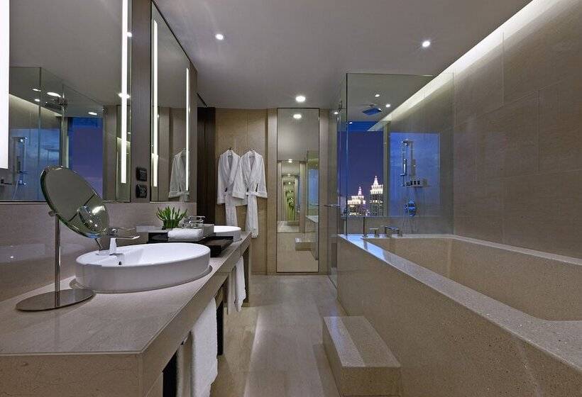 سوییت لوکس, The Okura Prestige Bangkok