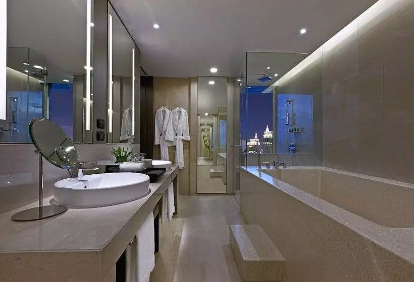 سوییت لوکس, The Okura Prestige Bangkok