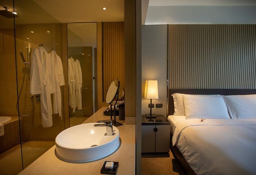 Номер Клуб, The Okura Prestige Bangkok