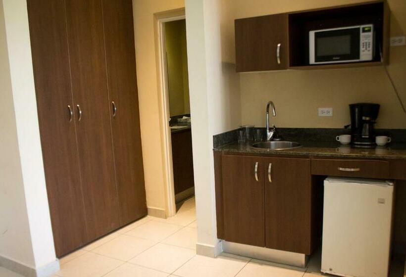 Полулюкс, Central Park Hotel & Casino