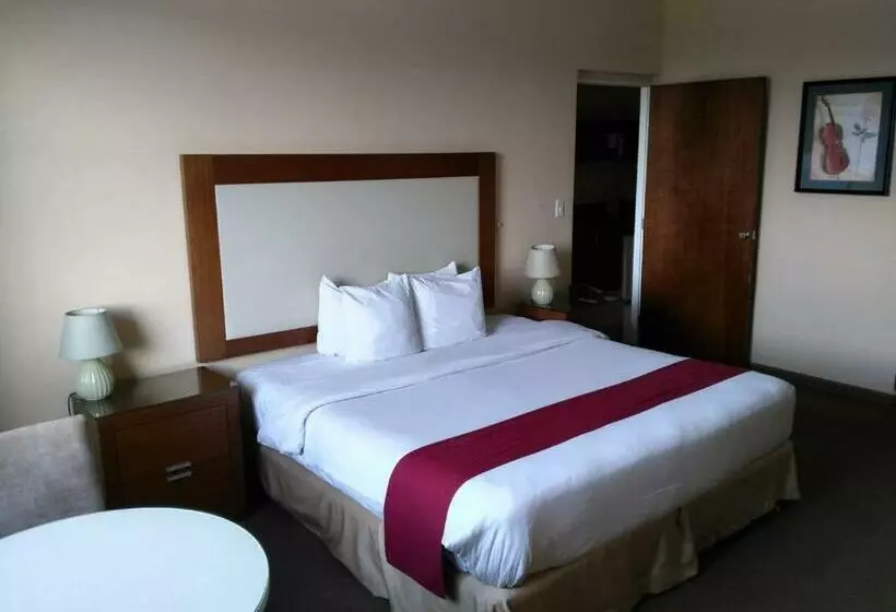 سوییت جونیور, Central Park Hotel & Casino