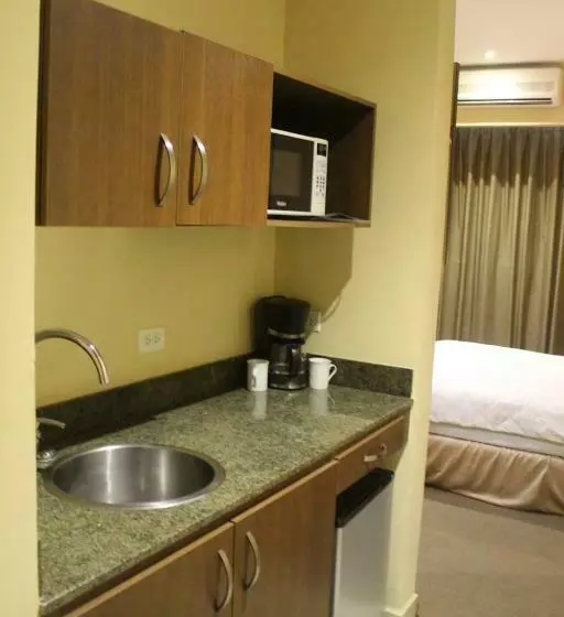 سوییت جونیور, Central Park Hotel & Casino