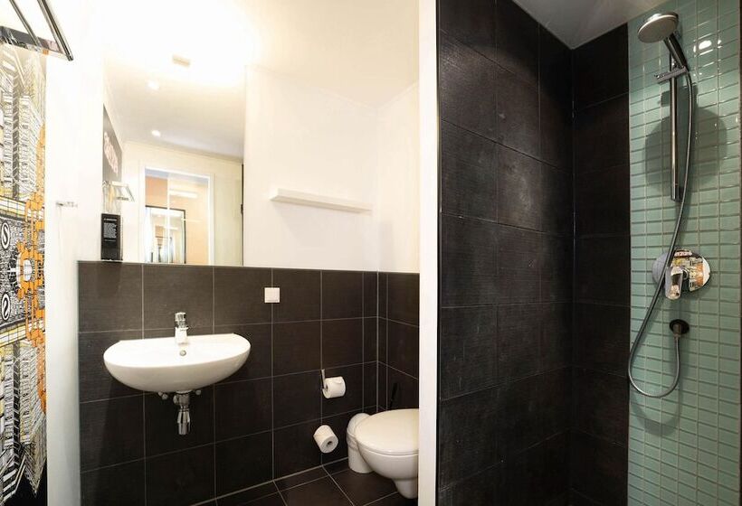 تختخواب در اتاق مشترک, Generator Berlin Alexanderplatz