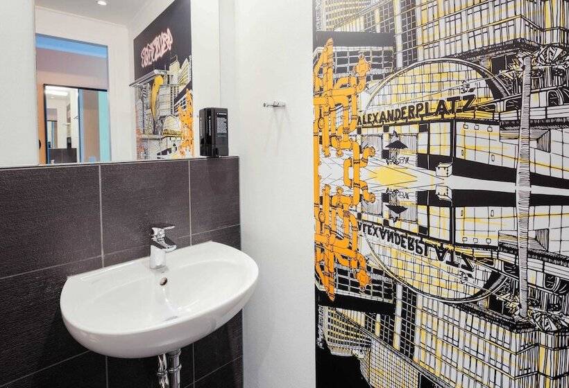 تختخواب در اتاق مشترک, Generator Berlin Alexanderplatz