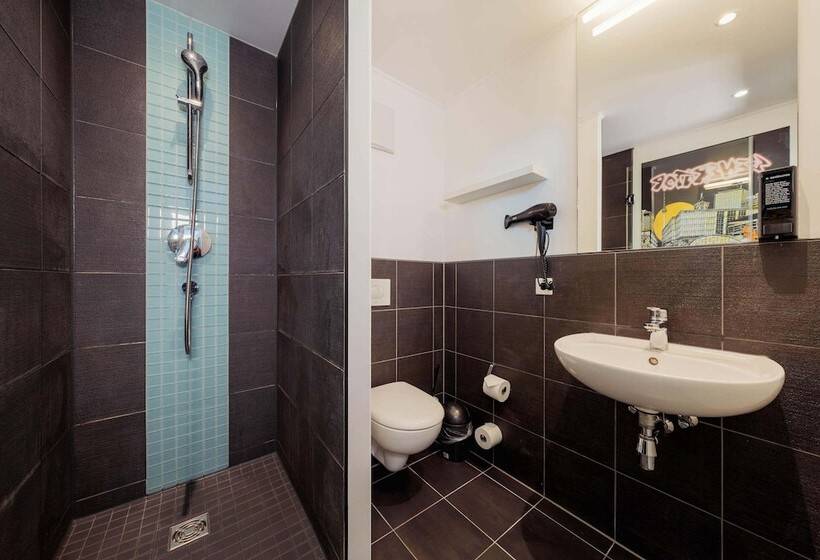 تختخواب در اتاق مشترک, Generator Berlin Alexanderplatz