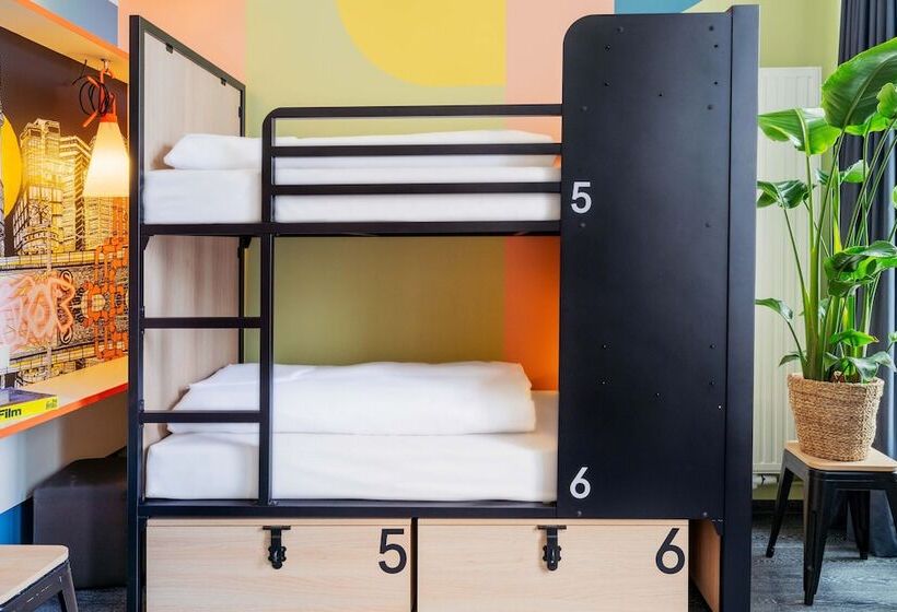 Geteiltes Mehrbettzimmer, Generator Berlin Alexanderplatz