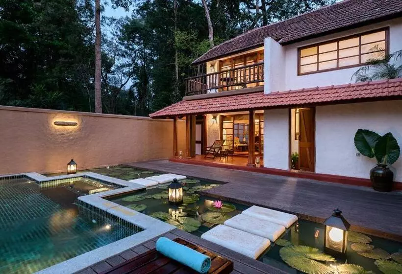 Duplex Zimmer, Evolve Back Coorg
