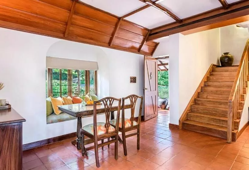 Duplex Zimmer, Evolve Back Coorg