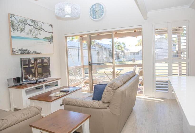 Вилла 2 Спальни, The Islander Noosa Resort