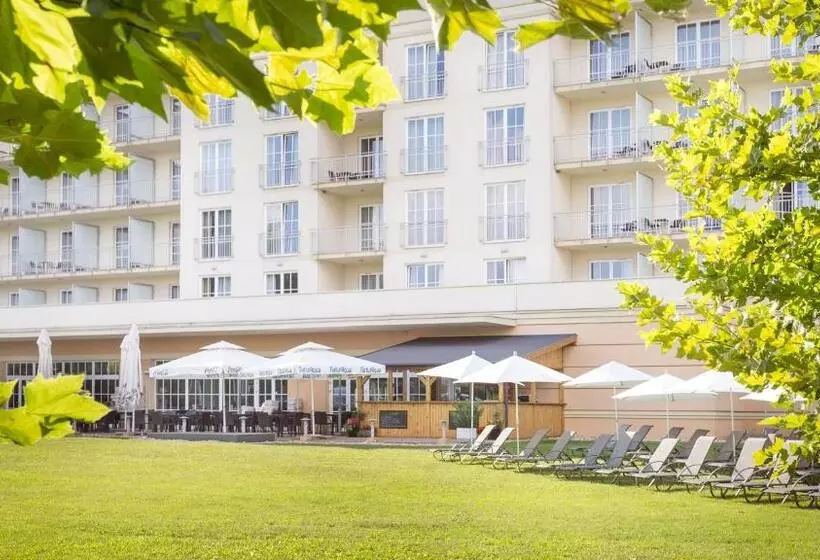 バルコニー付きスーペリアルーム, Gotthard Therme Hotel & Conference