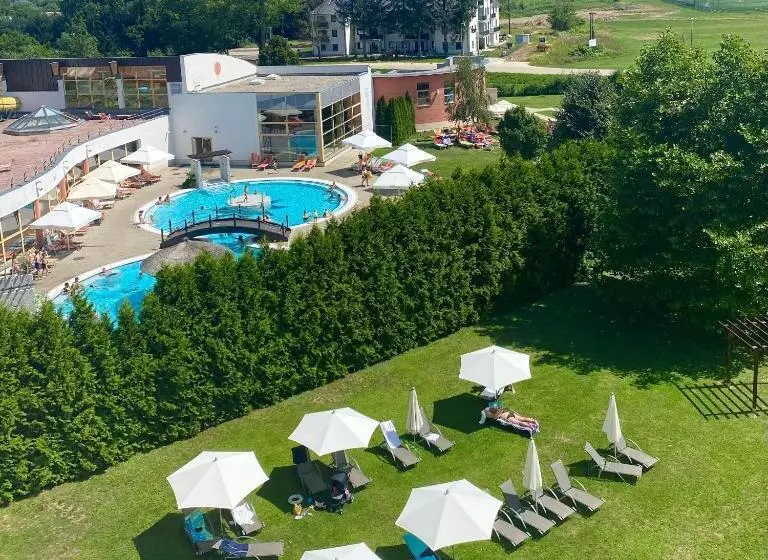 バルコニー付きスーペリアルーム, Gotthard Therme Hotel & Conference