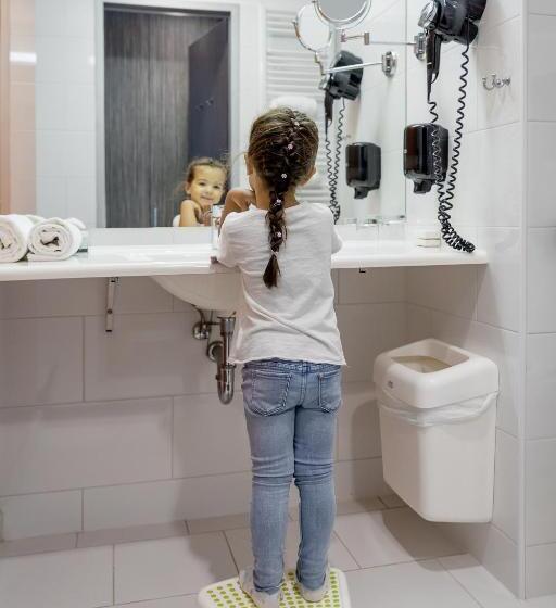 اتاق خانوادگی, Gotthard Therme Hotel & Conference