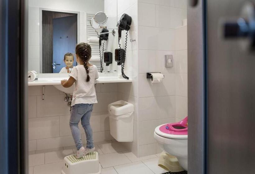 اتاق خانوادگی, Gotthard Therme Hotel & Conference