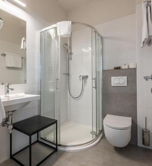 Quarto Estandar, Annex Building Of Art