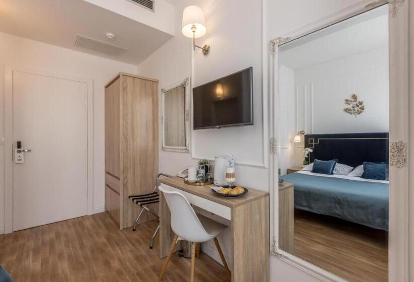 Quarto Estandar, Annex Building Of Art