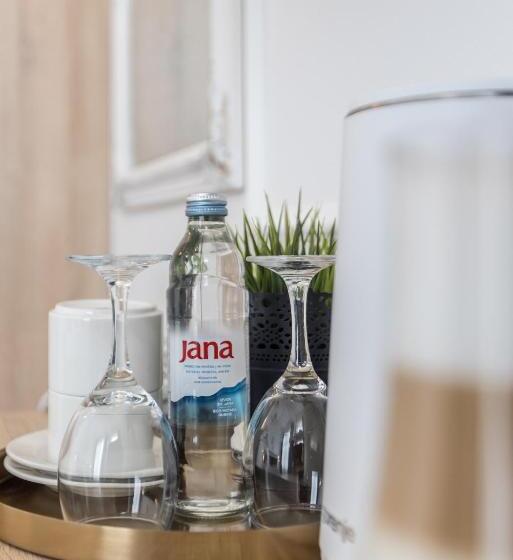 Quarto Estandar, Annex Building Of Art