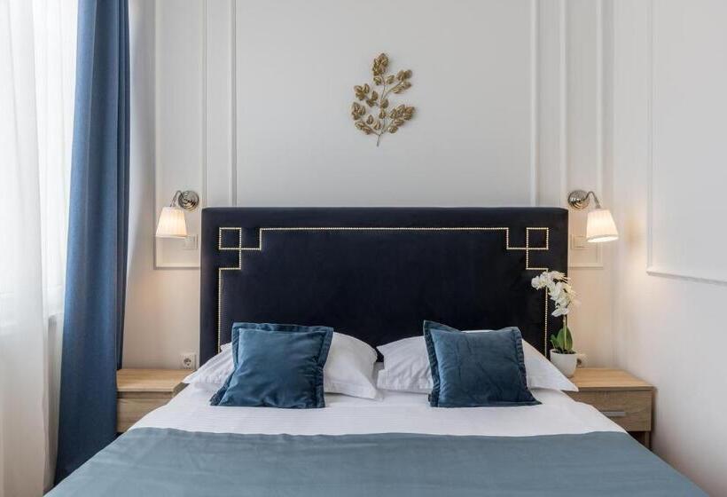 Quarto Estandar, Annex Building Of Art