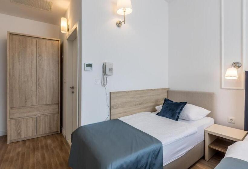 Quarto Triplo Estandar, Annex Building Of Art