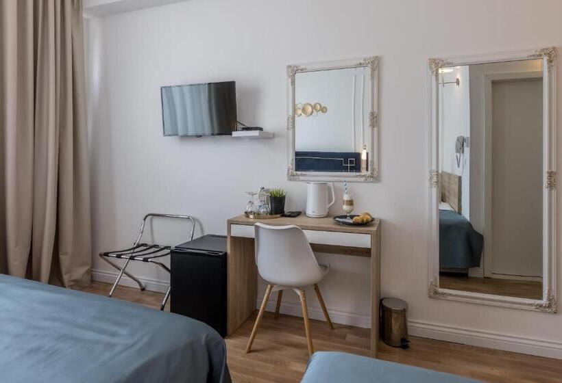 Quarto Triplo Estandar, Annex Building Of Art