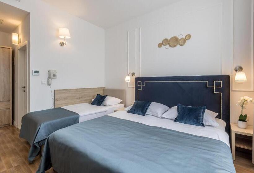 Quarto Triplo Estandar, Annex Building Of Art