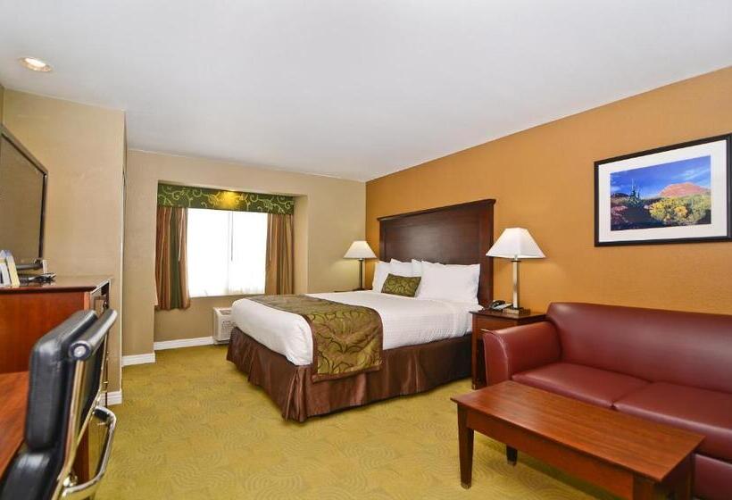מיטת קינג בסוויטה, Best Western California City Inn & Suites