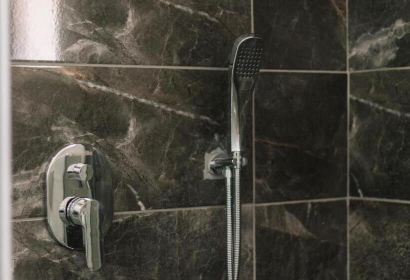 اتاق استاندارد یک نفره, Melrose House