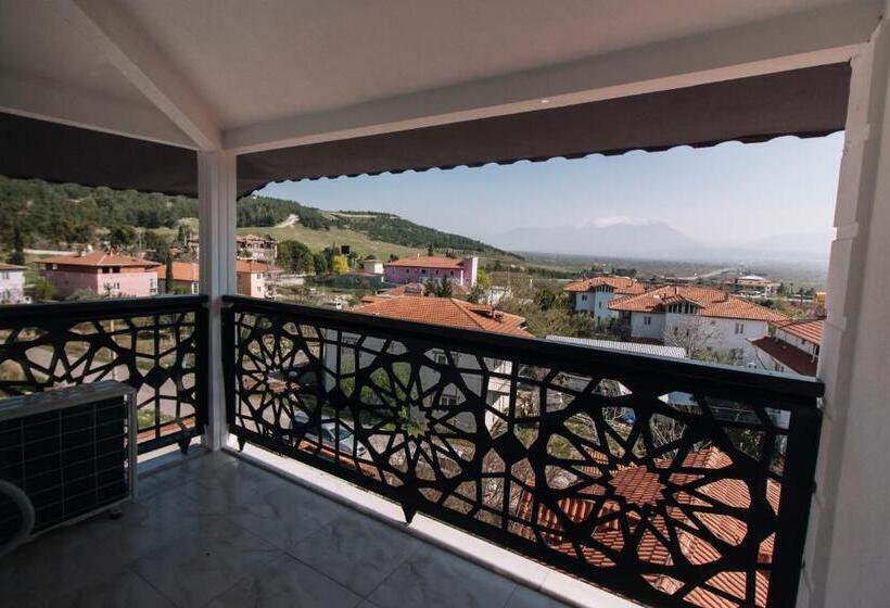 اتاق استاندارد سه نفره, Melrose House