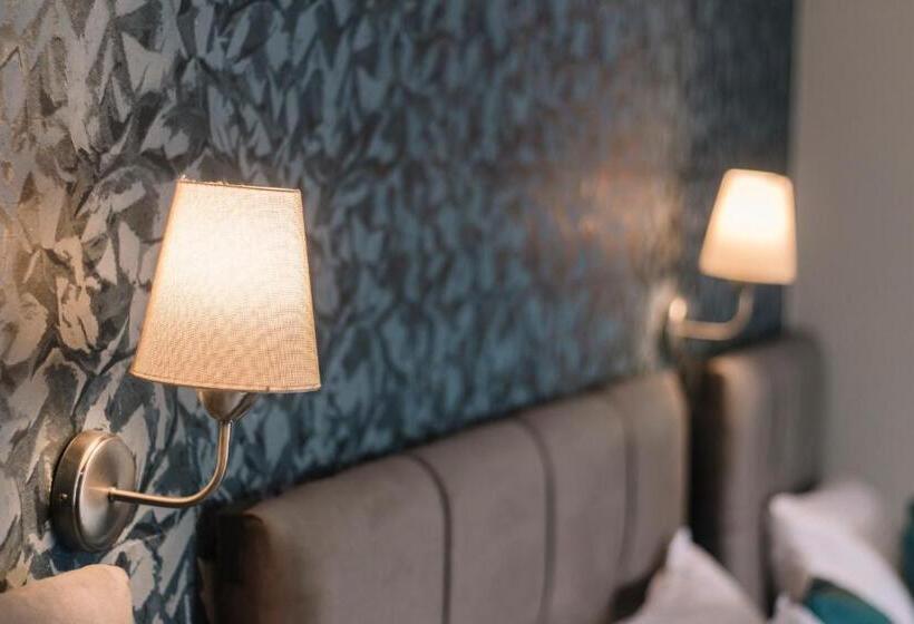 اتاق استاندارد چهارنفره با بالکن, Melrose House