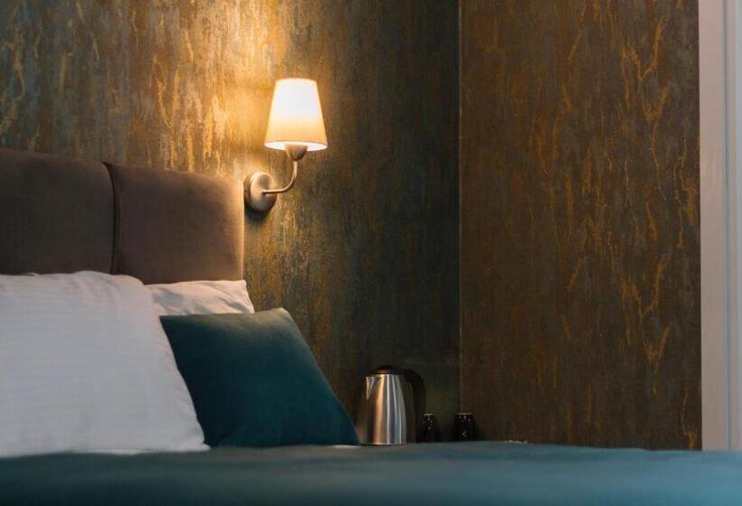 اتاق استاندارد سه نفره, Melrose House