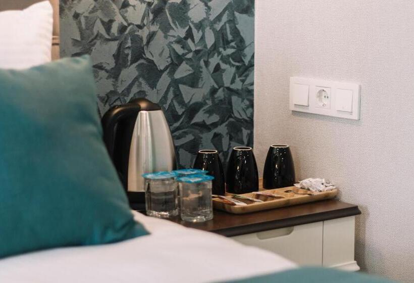 اتاق استاندارد چهارنفره با بالکن, Melrose House