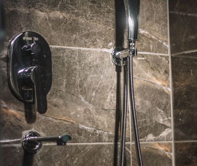 اتاق استاندارد, Melrose House