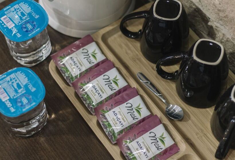 اتاق استاندارد سه نفره, Melrose House