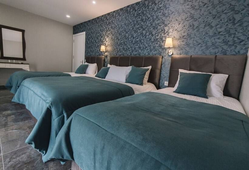 اتاق استاندارد سه نفره, Melrose House