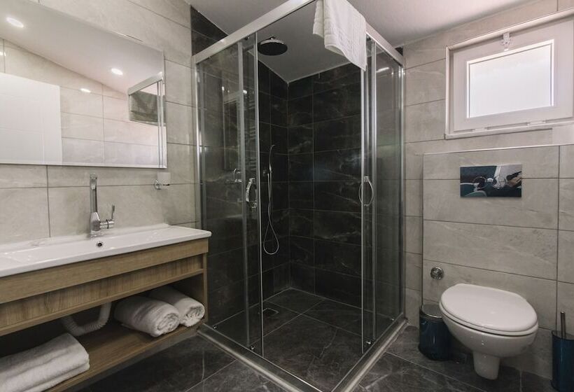 اتاق استاندارد, Melrose House