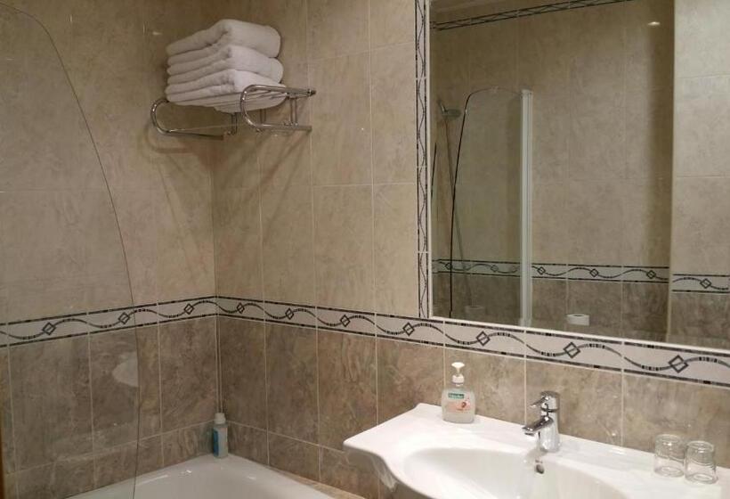 ファミリールーム, Reina Isabel