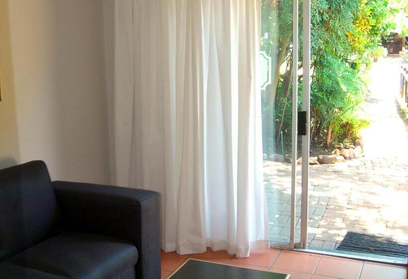 غرفة عائلية, Safari Hotel & Convention Centre