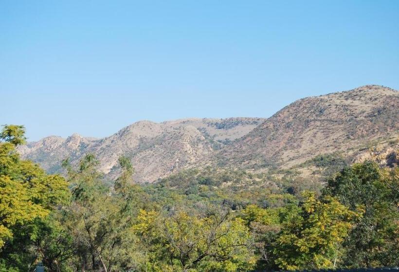 غرفة ديلوكس عائلية, Safari Hotel & Convention Centre