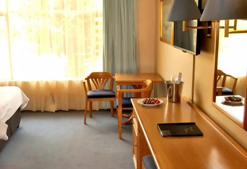 デラックスファミリールーム, Safari Hotel & Convention Centre