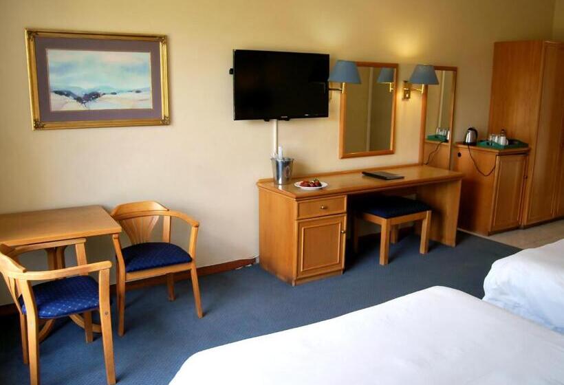 غرفة ديلوكس عائلية, Safari Hotel & Convention Centre