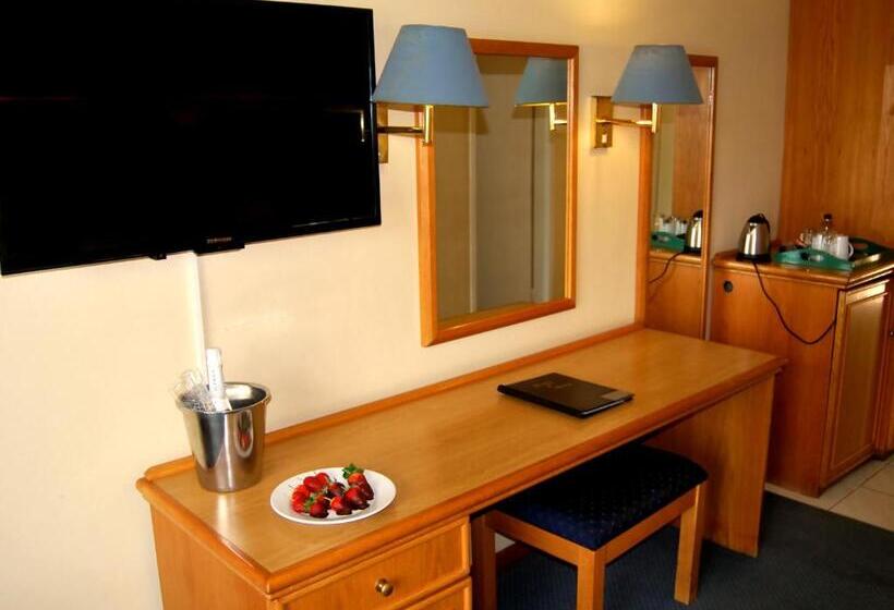 디럭스 패밀리 룸, Safari Hotel & Convention Centre