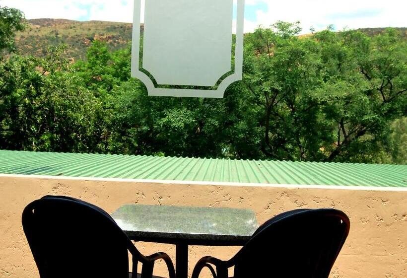 جناح إدارى, Safari Hotel & Convention Centre